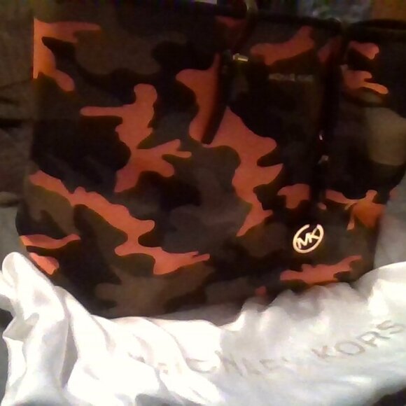 MK orange camo tote - Picture 2 of 5